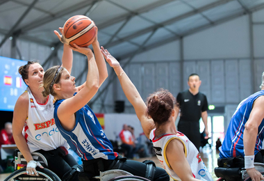 Image d'un match féminin en basket fauteuil